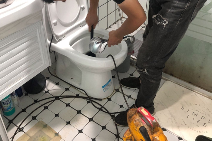 延边朝鲜族疏通下水道